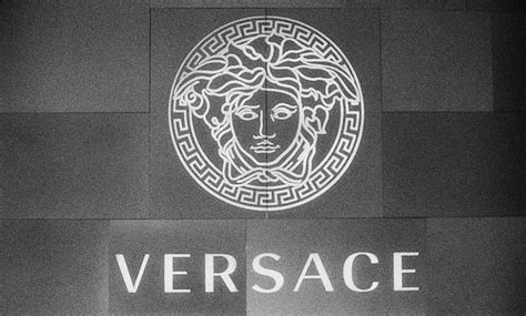 roma mitolojisinde versace|How Versace Brought Ancient Greek Mythology Into Fashion.